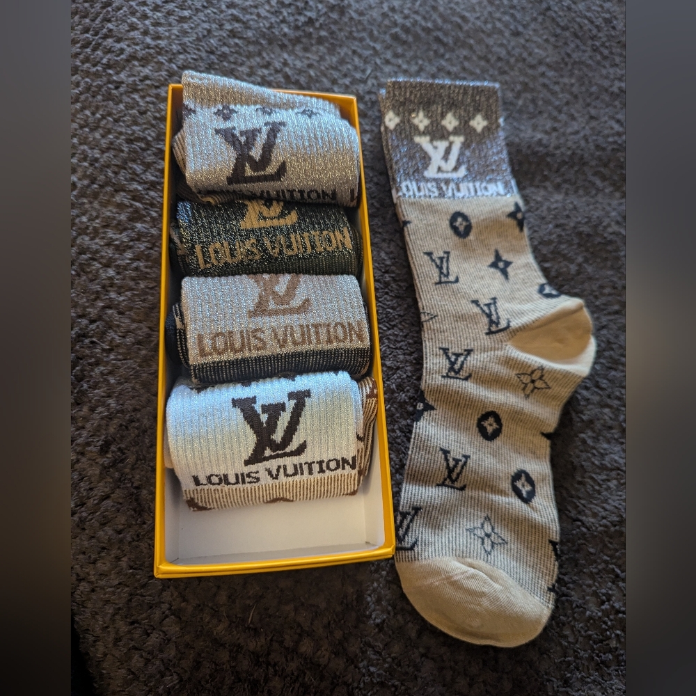 Louis Vuitton Monogram Socks Set - Picture 2 of 4
